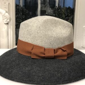 Sombrero tonos grises con cinta mostaza