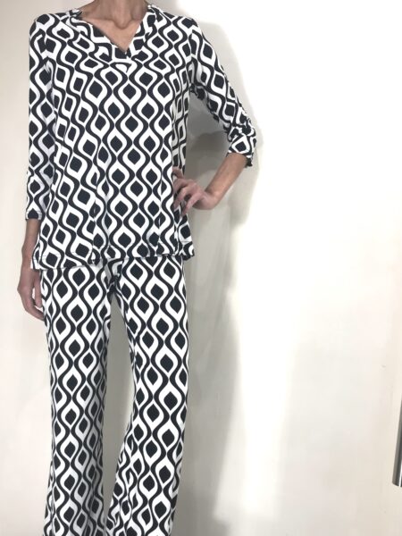 Top estampado blanco y negro