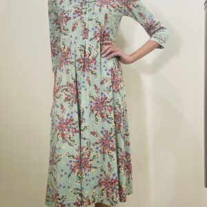 Vestido corto verde aqua con flores