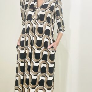 Vestido corto con dibujos en negro beige y blanco