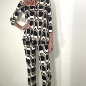 Blusa con dibujo beige, negro y blanco