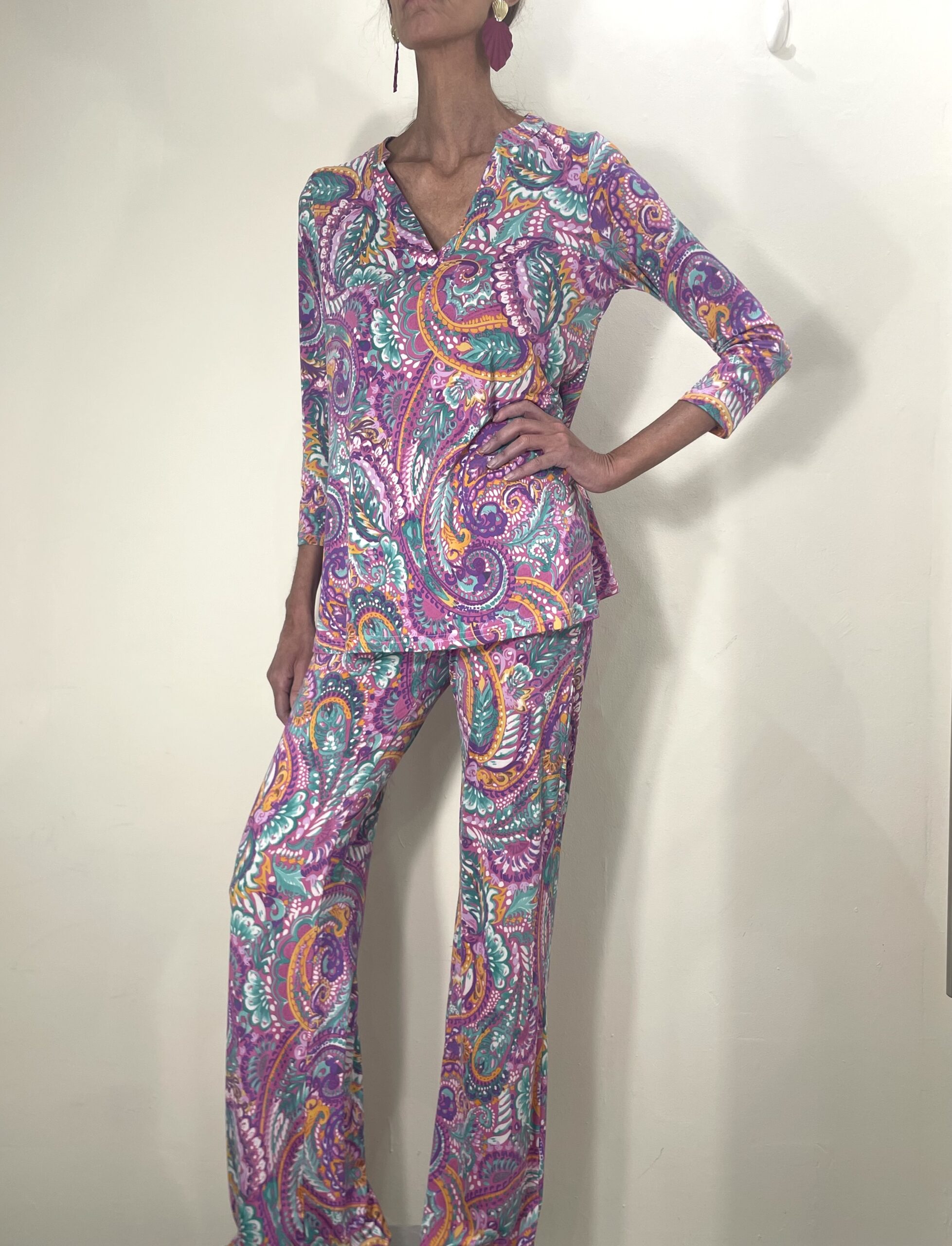 Pantalón estampado ameba color lila y turquesa